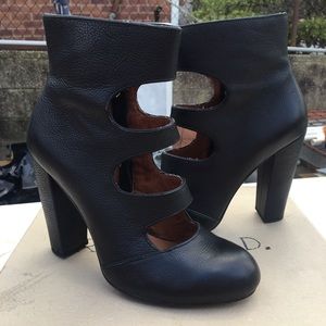 Rosegold cutout heel Black size 8 chunky heel New